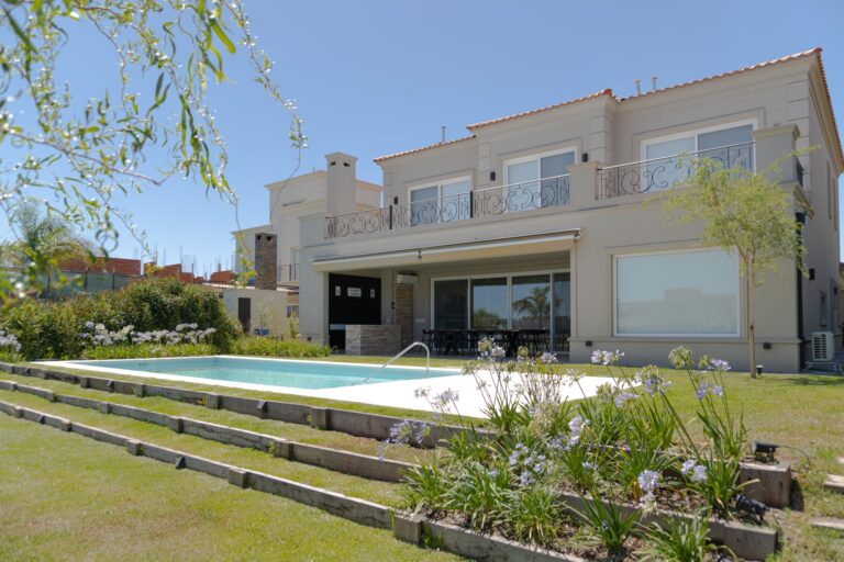 Cuánto cuesta construir una casa barata de 100 metros cuadrado