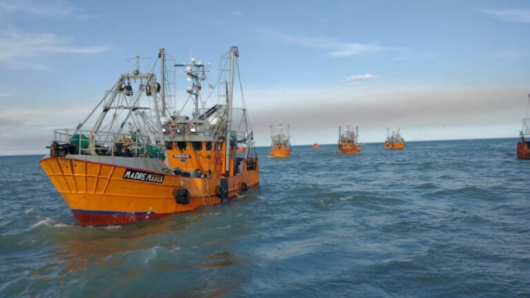 Los gremios navales de Chubut rechazan aumento del canon pesquero del langostino
