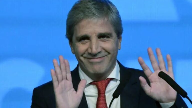 Denunciaron penalmente a Luis Caputo por supuesta manipulación de los números del INDEC