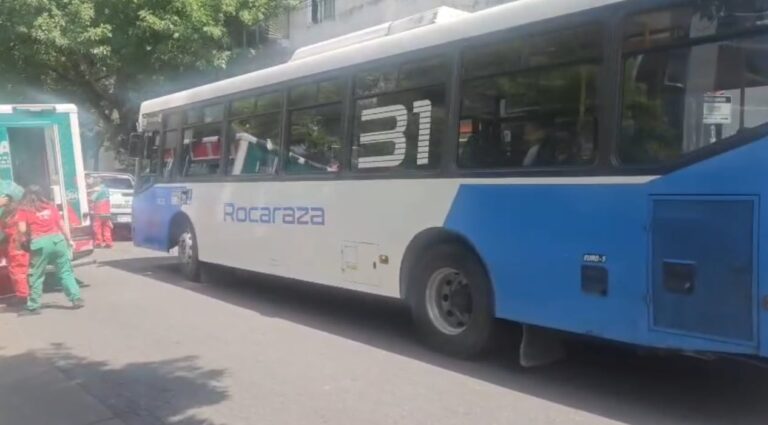 Doce heridos tras un choque y la frenada brusca de un colectivo de la línea 31