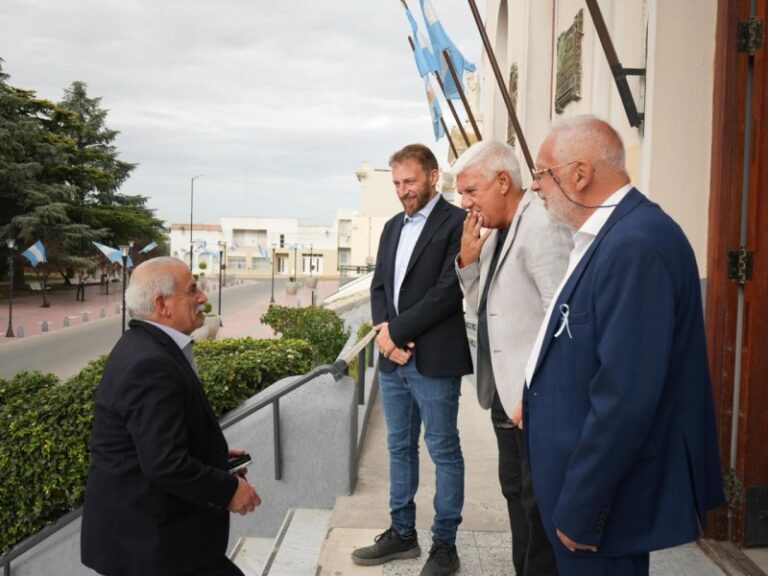 La pelea por la gobernación: Otermín empezó a recorrer la provincia