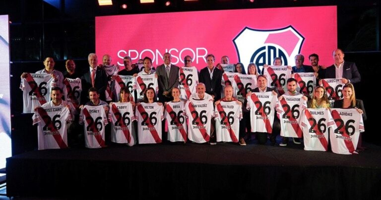 David Trezeguet ya asume su nuevo rol en River: viajó a Paraguay por el sorteo de la Copa Sudamericana y tuvo un encuentro con patrocinadores del club