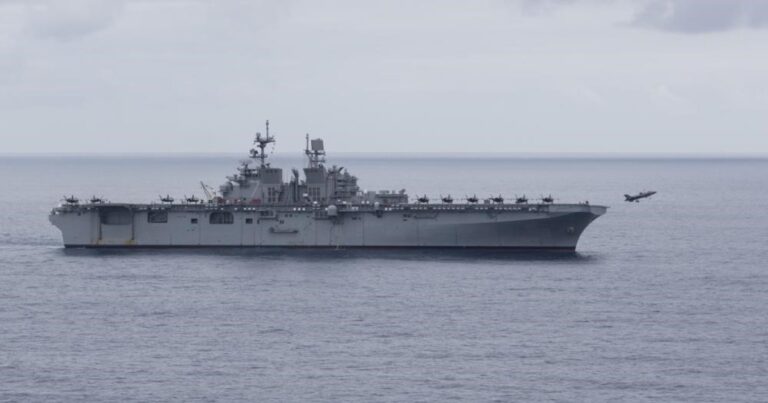 EE.UU. despliega buque anfibio con 3.500 marines en Medio Oriente