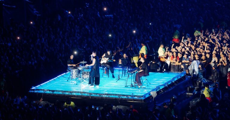 Tan Biónica emocionó en Vélez con lluvia, Calamaro y nuevo disco