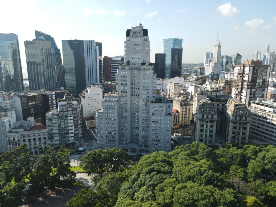 Gráfico de evolución de precios de alquileres en Argentina y mapa de barrios