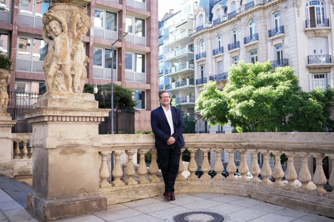 Mapa geopolítico con focos de tensión en Medio Oriente y otras regiones.