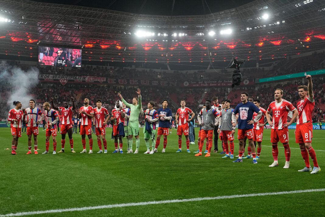 Jugadores del Bayern München celebrando un gol durante el partido contra el Bayer Leverkusen en la semifinal de la Copa de Alemania.