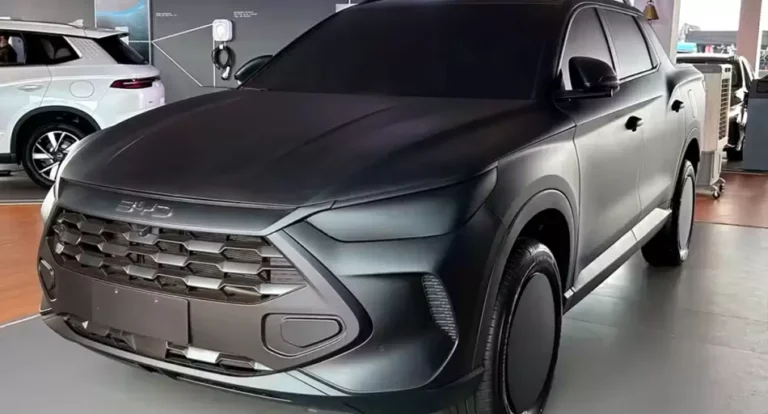 Maqueta de la pick-up BYD Mako en la feria Agrishow de Brasil