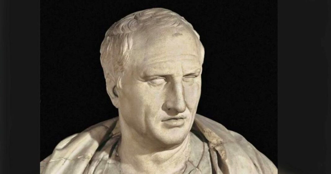 Busto o representación clásica del filósofo romano Cicerón, en tonos sepia.
