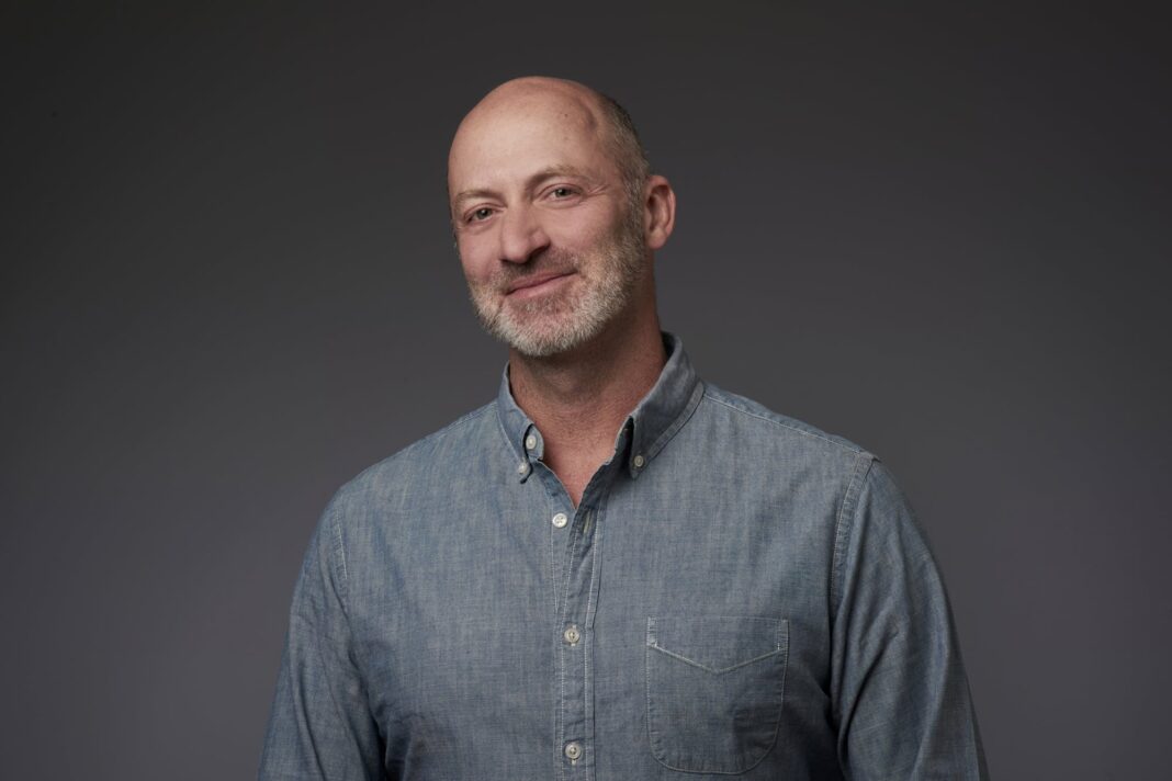 Estanislao Bachrach en entrevista hablando sobre bienestar y neurociencia