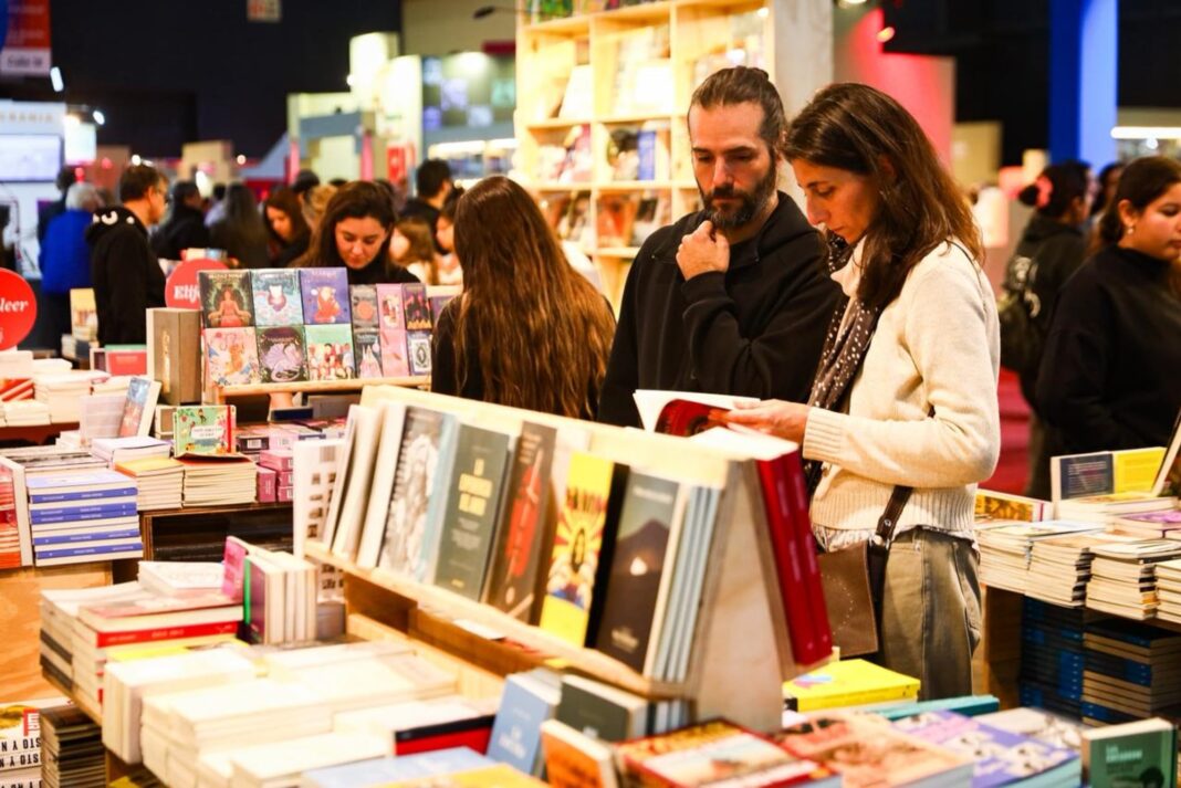 Stand de la Feria Internacional del Libro de Buenos Aires en La Rural