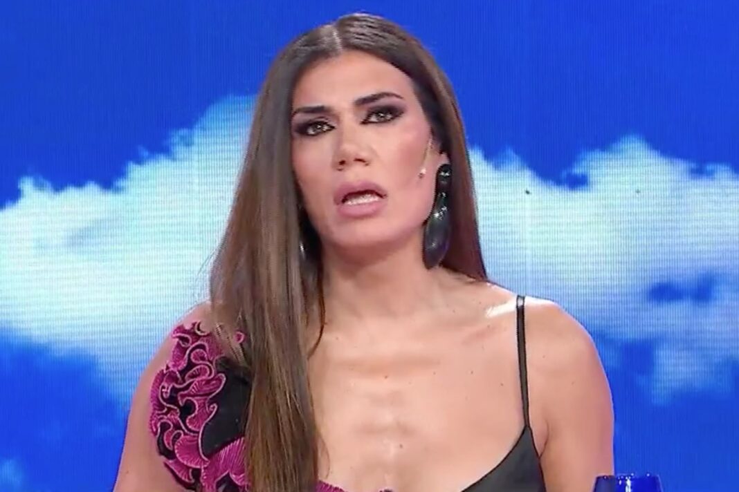 Florencia de la V durante su entrevista en el programa de Mirtha Legrand.