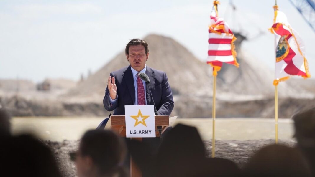 Ilustración o foto aérea del área de los Everglades en Florida, mostrando el terreno donde se construye el embalse.