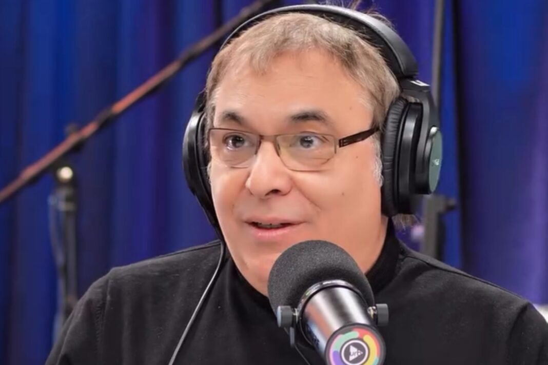 Gabriel Rolón, psicólogo y escritor argentino, durante una entrevista o charla.