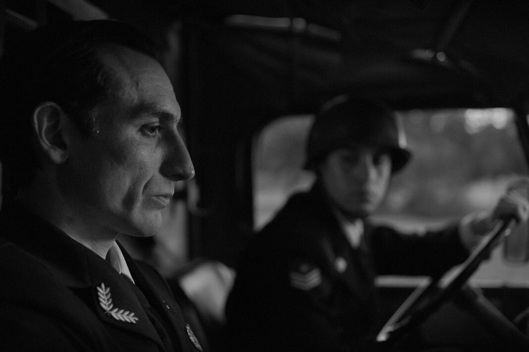 Fotograma o afiche de la película Hangar Rojo, filmada en Mendoza.
