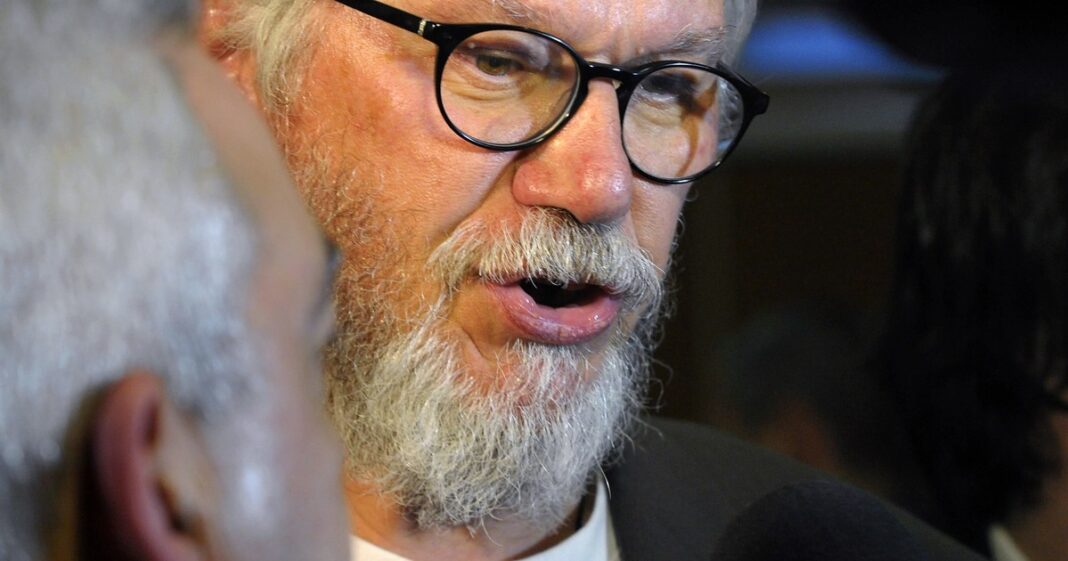 Jean Michel Bouvier, padre de Cassandre, durante una entrevista sobre su lucha por justicia.