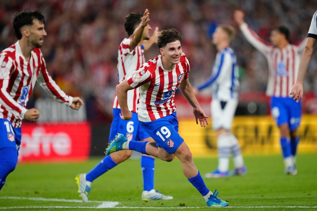 Julián Álvarez del Atlético de Madrid celebra su gol en la final de la Copa del Rey.