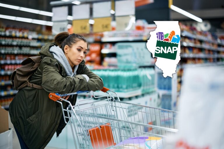Personas haciendo fila en un banco de alimentos en Illinois