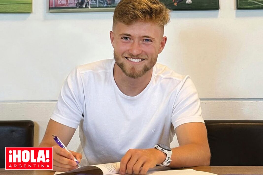 Mathew Collins, hijo de Phil Collins, en acción como futbolista profesional.