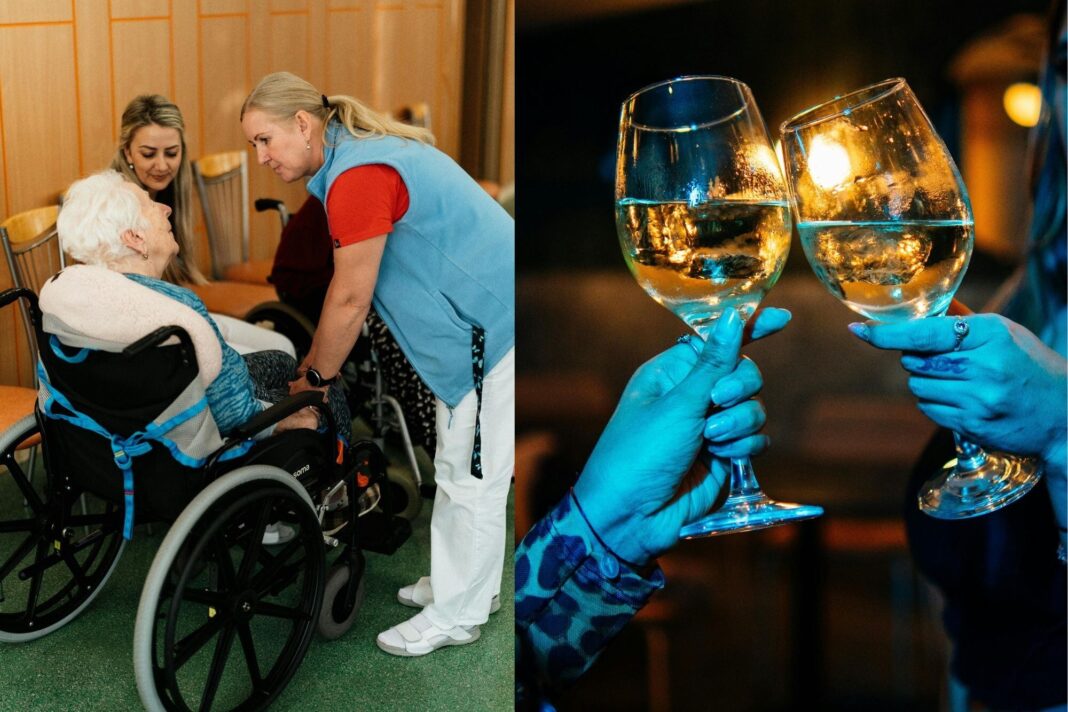 Residentes de un asilo de ancianos disfrutando de una reunión social con bebidas