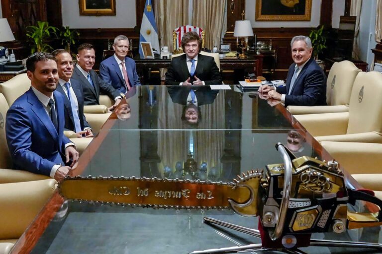 Reunión de líderes políticos y empresarios en Argentina