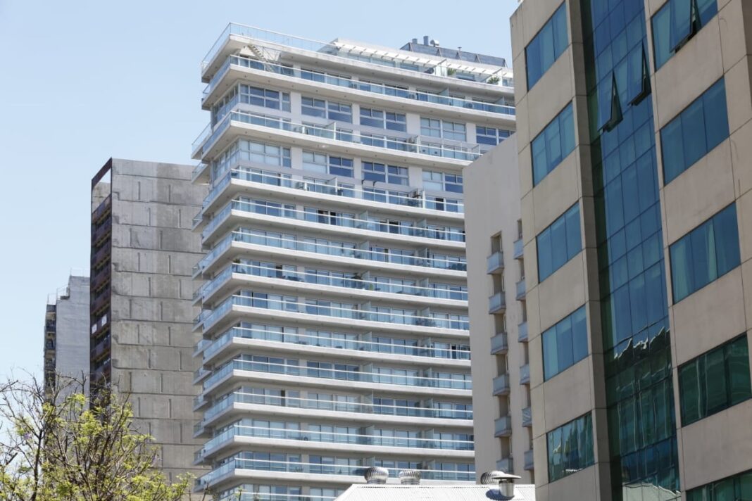 Mapa del Gran Buenos Aires con zonas sur, norte y oeste destacadas y precios de metro cuadrado