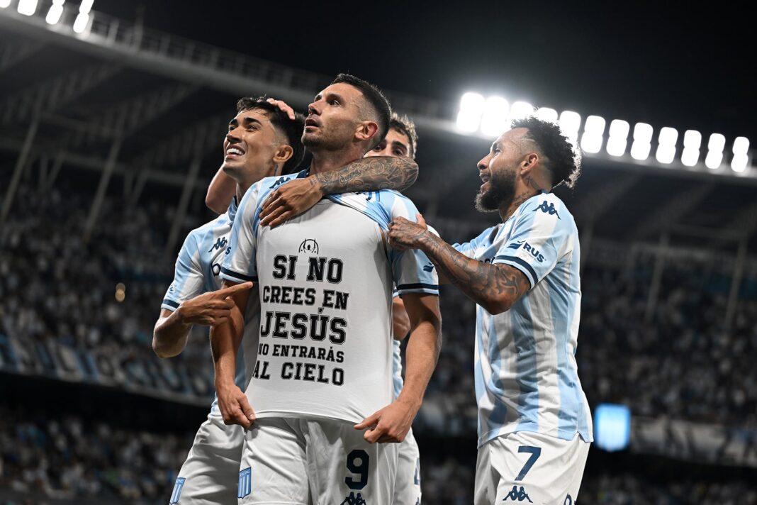 Adrián Maravilla Martínez entrenando con la camiseta de Racing Club