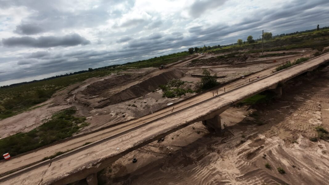 Obra del nuevo puente sobre el Río Mendoza en la Ruta Provincial 31, entre San Martín, Lavalle y Maipú