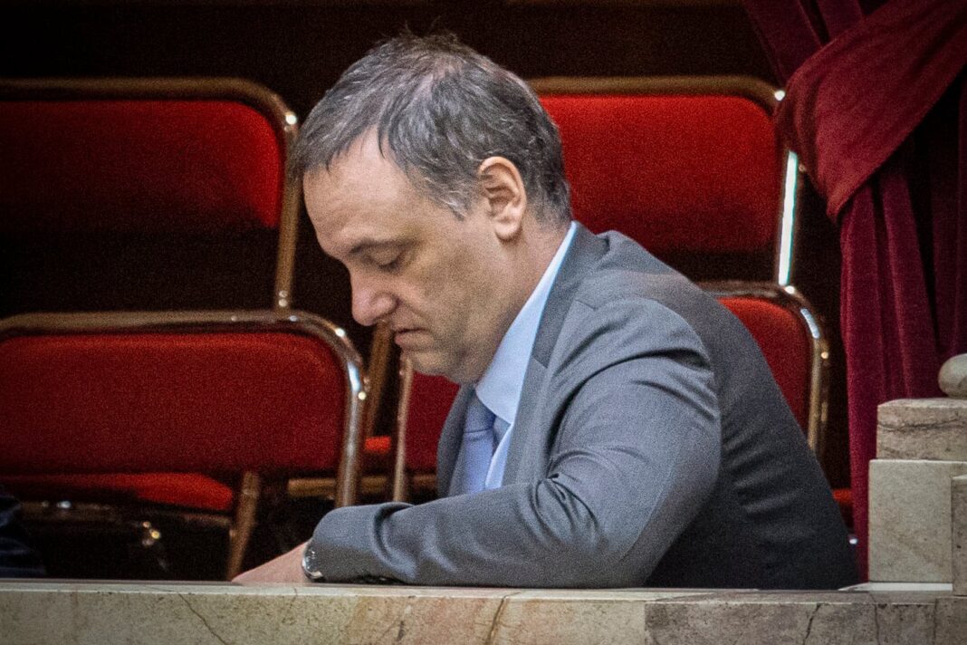 Imagen de Guillermo Adorni con el logo de Rappi de fondo