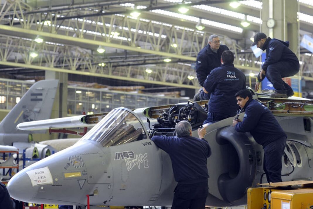 Fachada de la Fábrica Argentina de Aviones Brigadier San Martín (Fadea) en Córdoba
