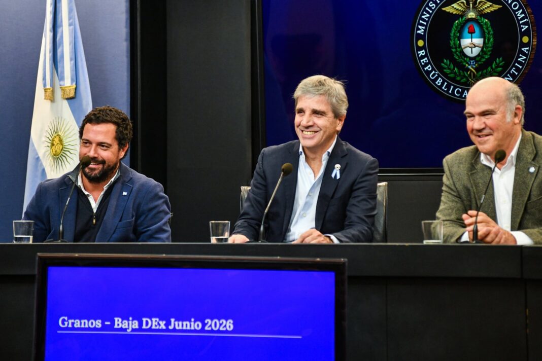 Presidente Javier Milei durante anuncio de reducción de retenciones en la Bolsa de Cereales de Buenos Aires