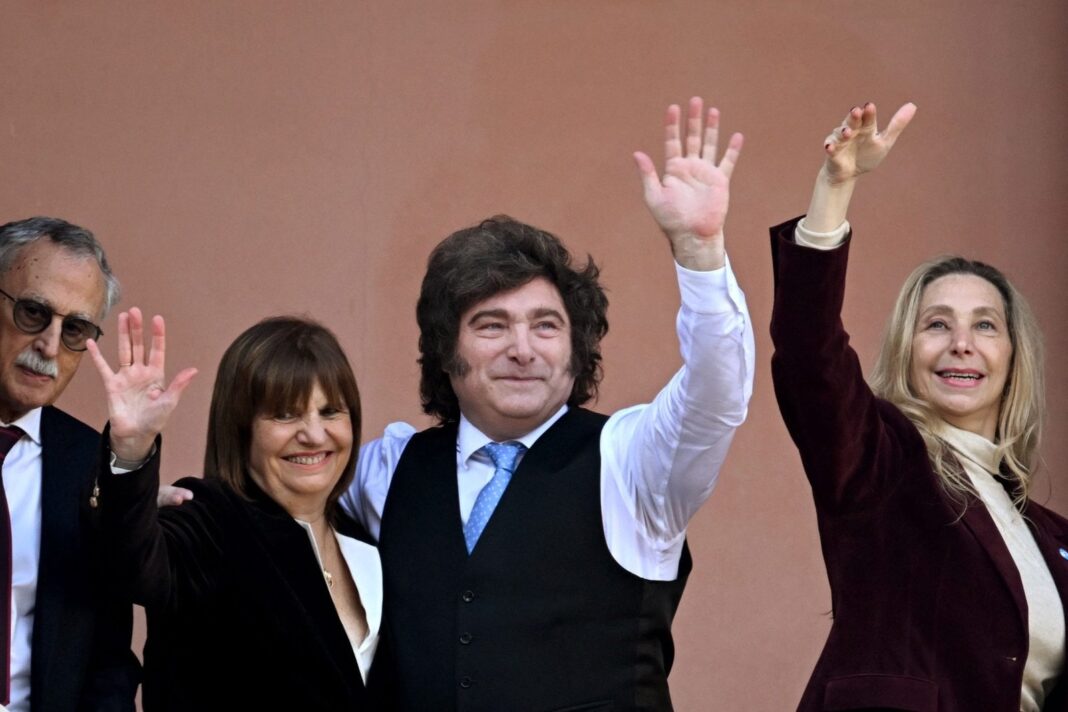 Javier Milei y Jorge Macri saludándose en el Tedeum del 25 de Mayo