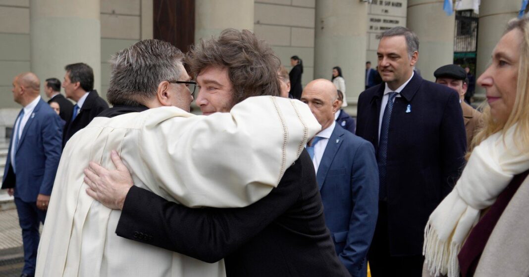 El presidente Javier Milei durante el Tedeum en la Catedral Metropolitana de Buenos Aires