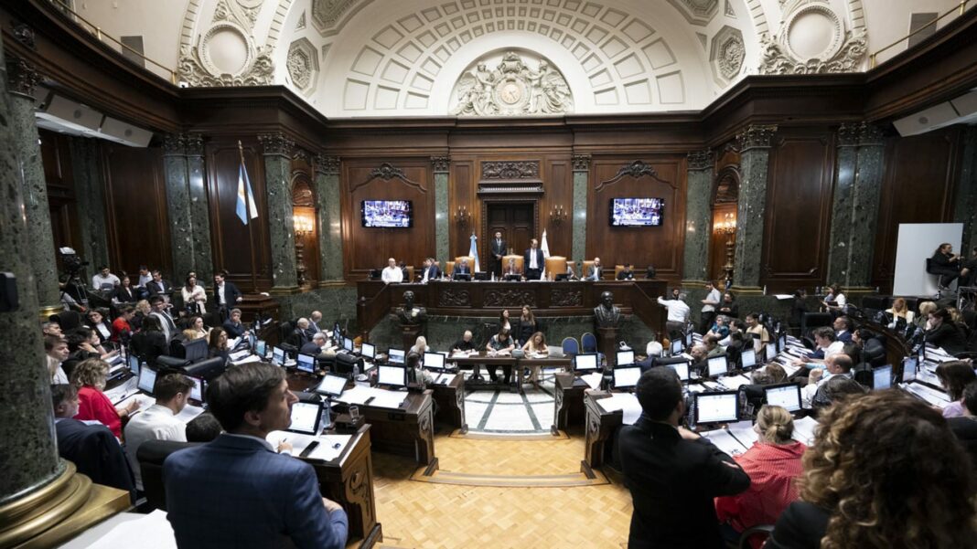 Sesión de la Legislatura porteña con votación del RIGI y RIMI