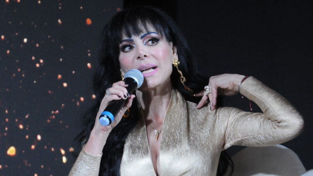Maribel Guardia en una conferencia de prensa