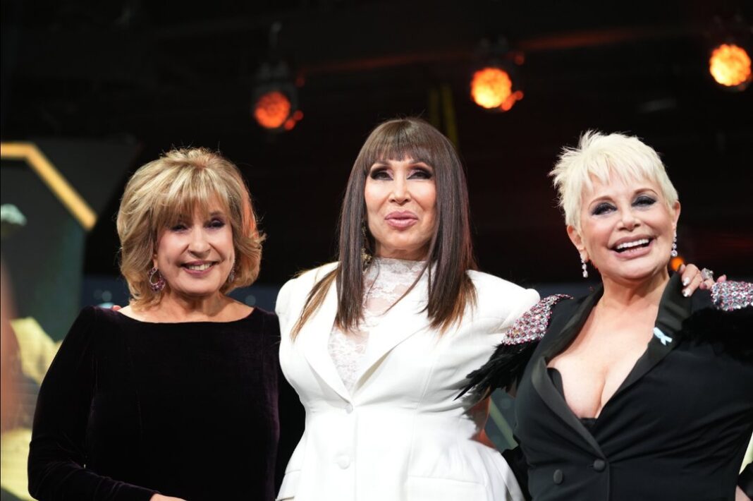 Moria Casán y Georgina Barbarossa abrazadas en los Premios Martín Fierro 2026