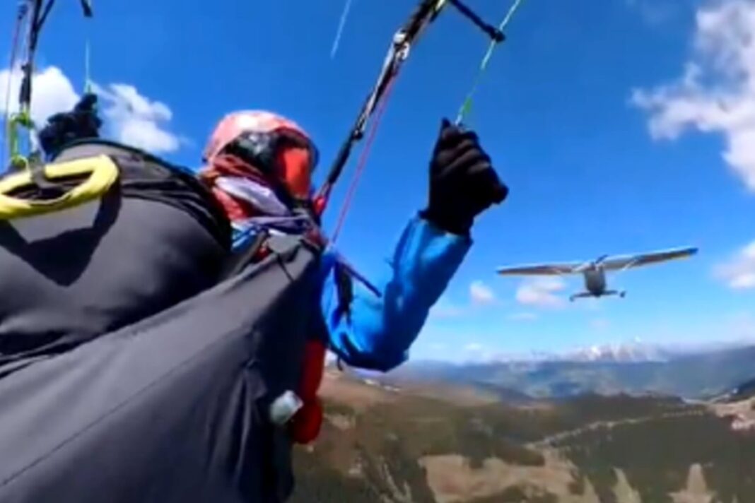 Parapentista aterriza tras colisión con avioneta en Austria