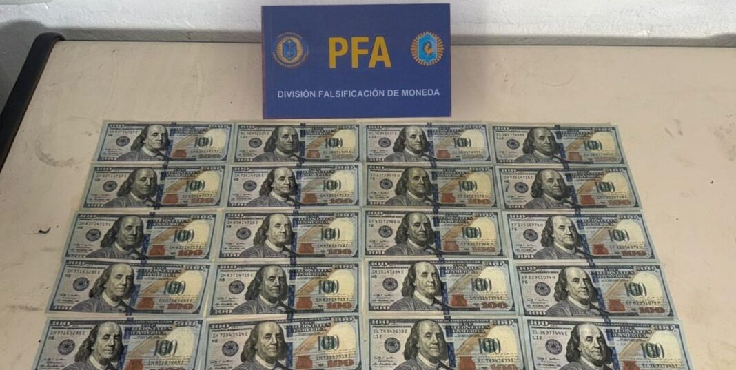 Policía Federal Argentina desarticula banda de billetes falsos