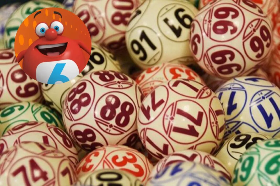 Boleto del Quini 6 y dinero en efectivo