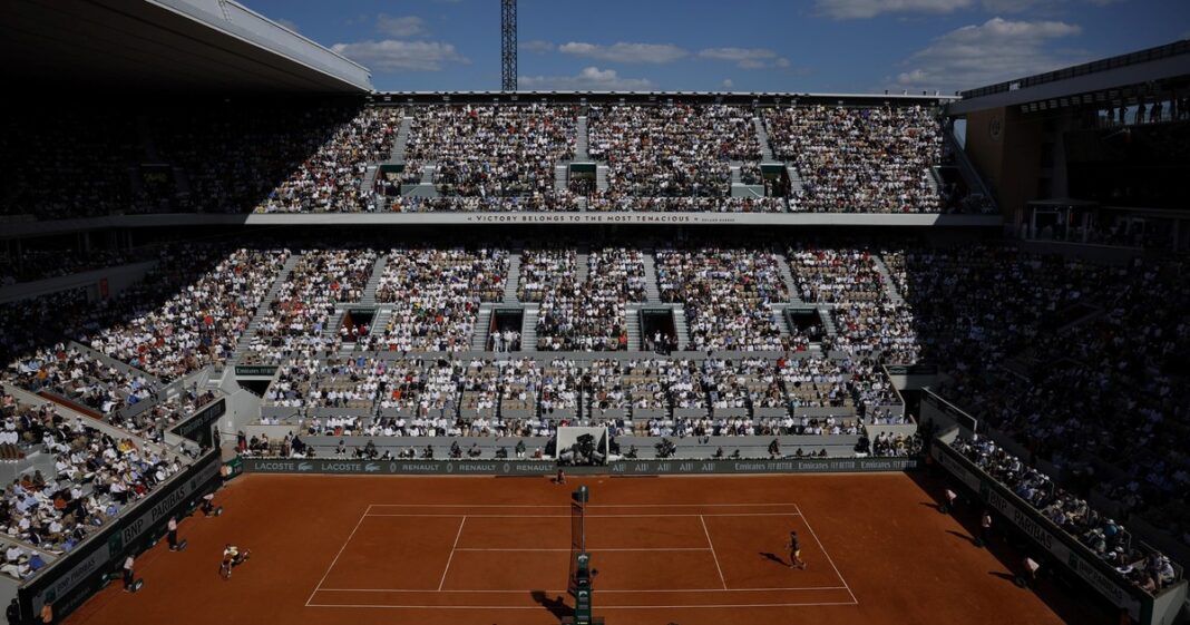 Jugadores de tenis argentinos en la cancha de Roland Garros