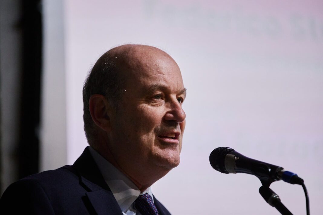 Federico Sturzenegger durante su exposición en el evento Real estate 2026 en la UCA