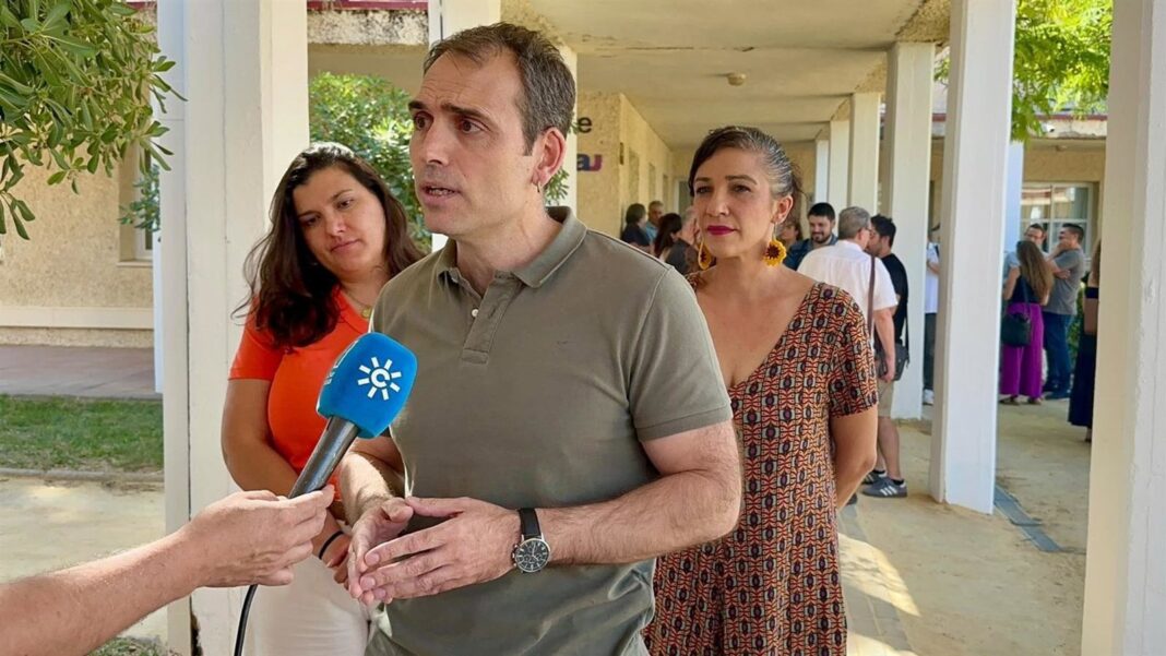 Toni Valero, coordinador general de Izquierda Unida Andalucía, en declaraciones a la prensa