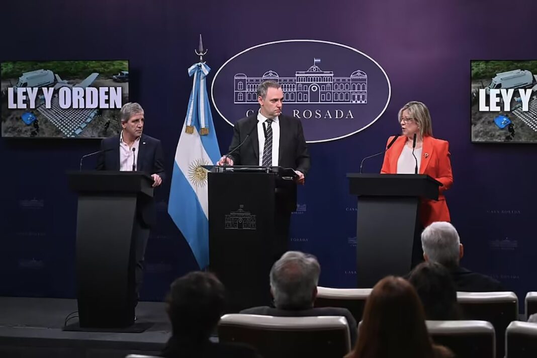 Conferencia de prensa en Casa Rosada con vocero y ministros