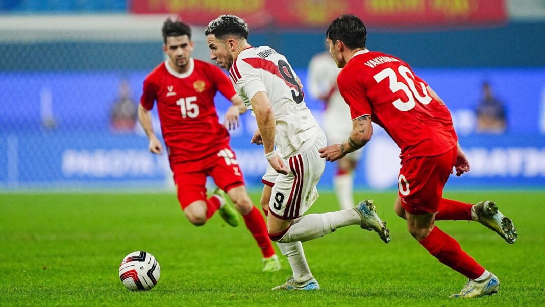 Adrián Ugarriza con la camiseta de la selección peruana