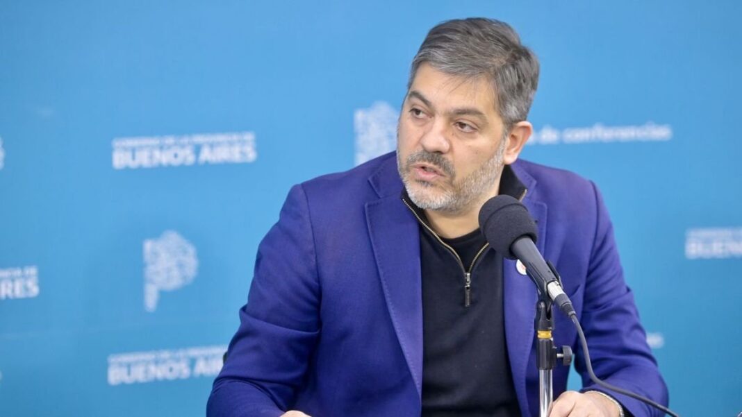 Carlos Bianco en conferencia de prensa en la Gobernación de la provincia de Buenos Aires