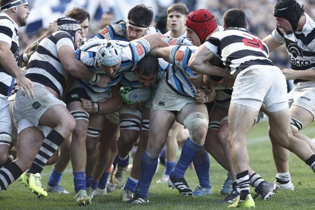 Jugadores de CASI y SIC durante un partido de rugby en La Catedral