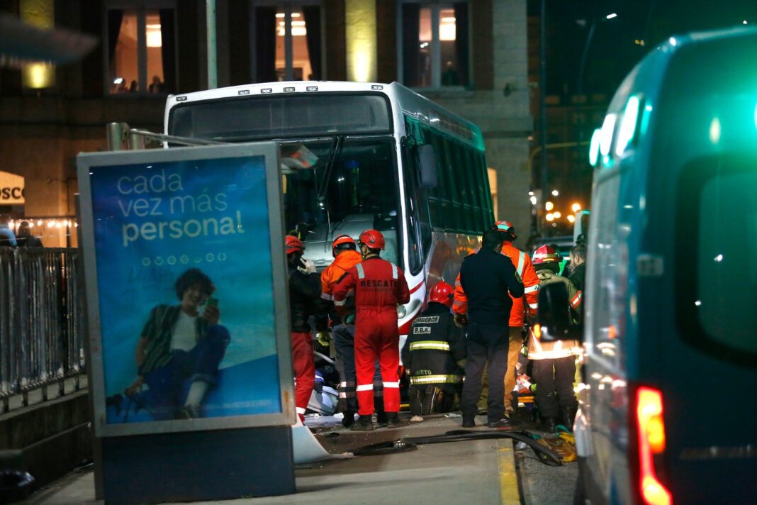 Colectivo de la línea 532 accidentado en la rambla de Mar del Plata