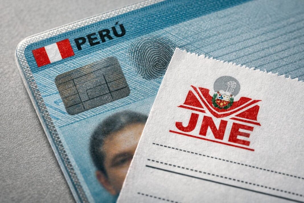 Joven mostrando DNI frente a una mesa de votación