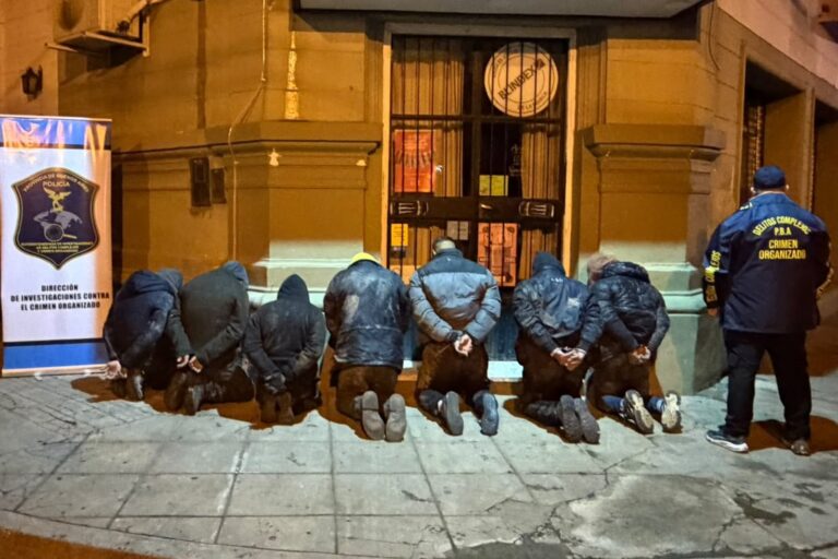 Procedimiento policial con vehículos secuestrados y herramientas incautadas
