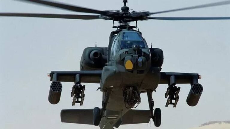 Helicóptero de ataque AH-64 Apache del Ejército estadounidense